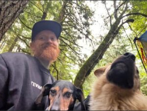 Photo of @Chris.Hikes.USA and his dogs